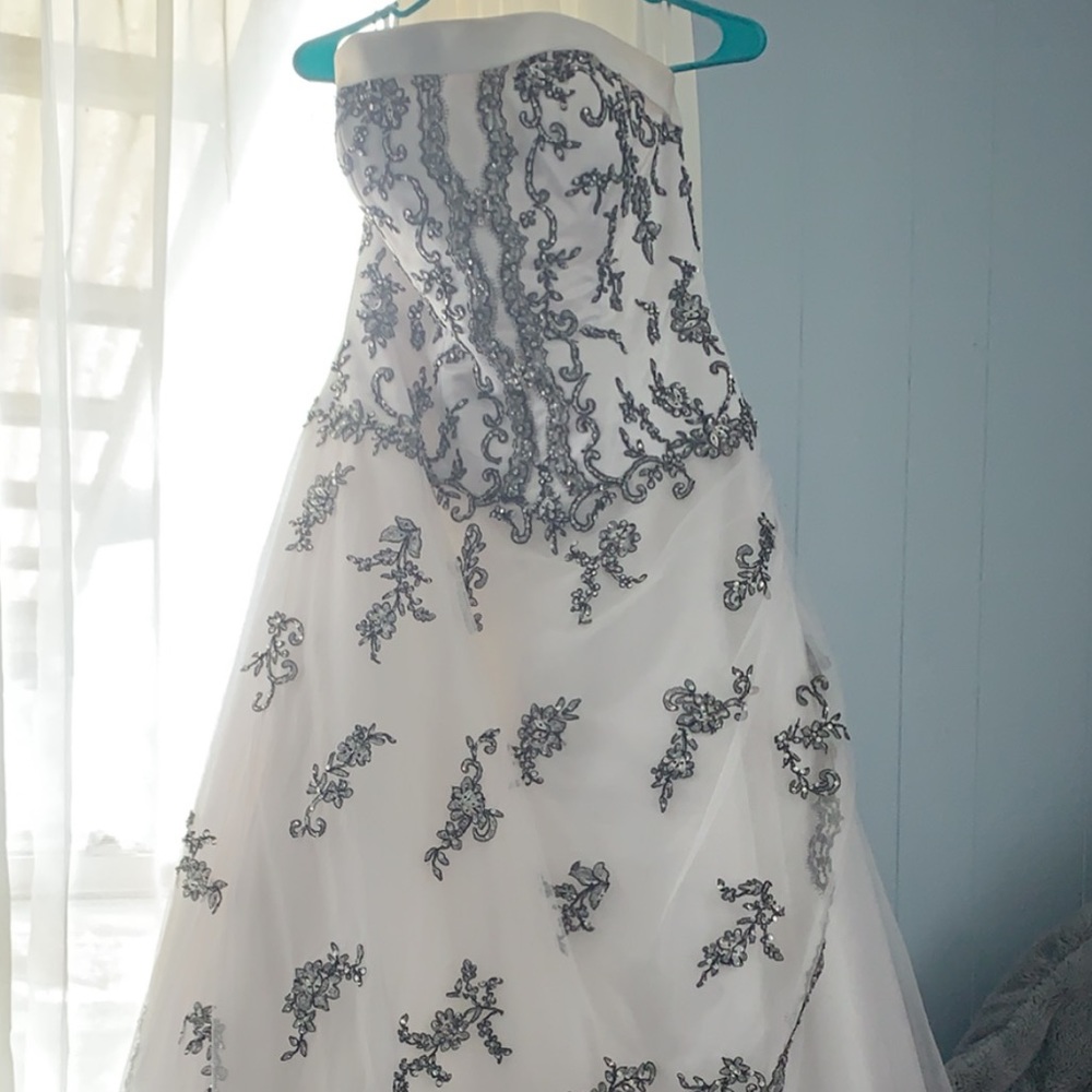 Prom dress - Picture 2 of 3